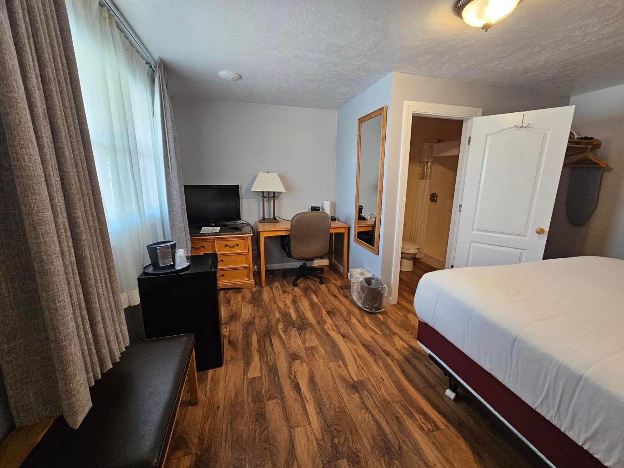 Captain'S Inn And Suites Alexandria Bay Exterior foto