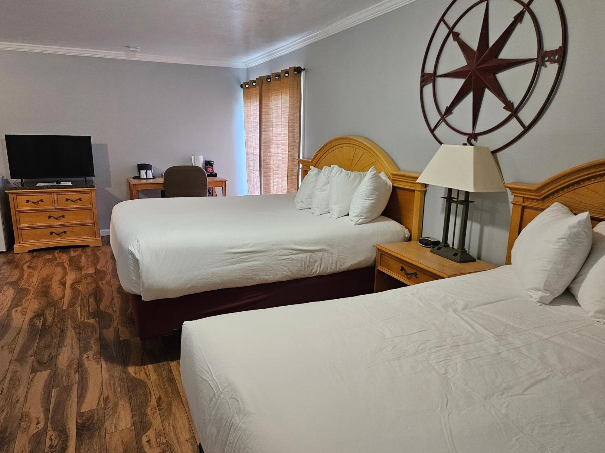 Captain'S Inn And Suites Alexandria Bay Exterior foto