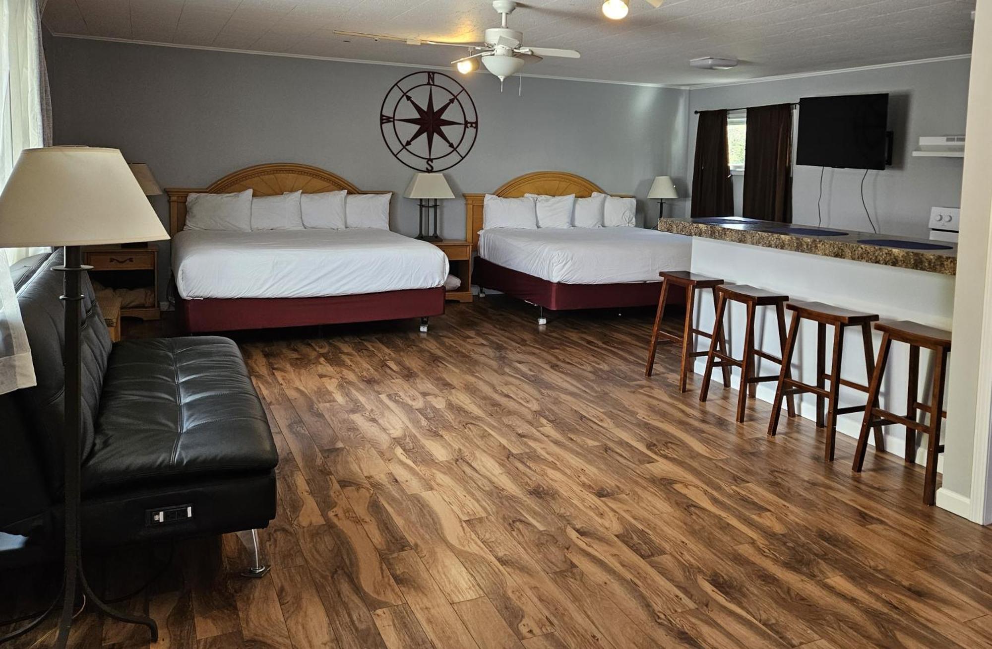 Captain'S Inn And Suites Alexandria Bay Exterior foto